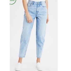 American Eagle Relaxed Mom Jean